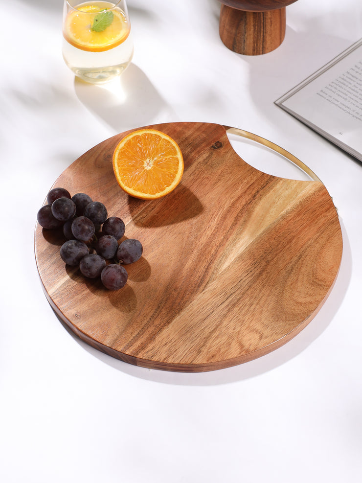 CHOPPING BOARD WITH METALIC HANDLE