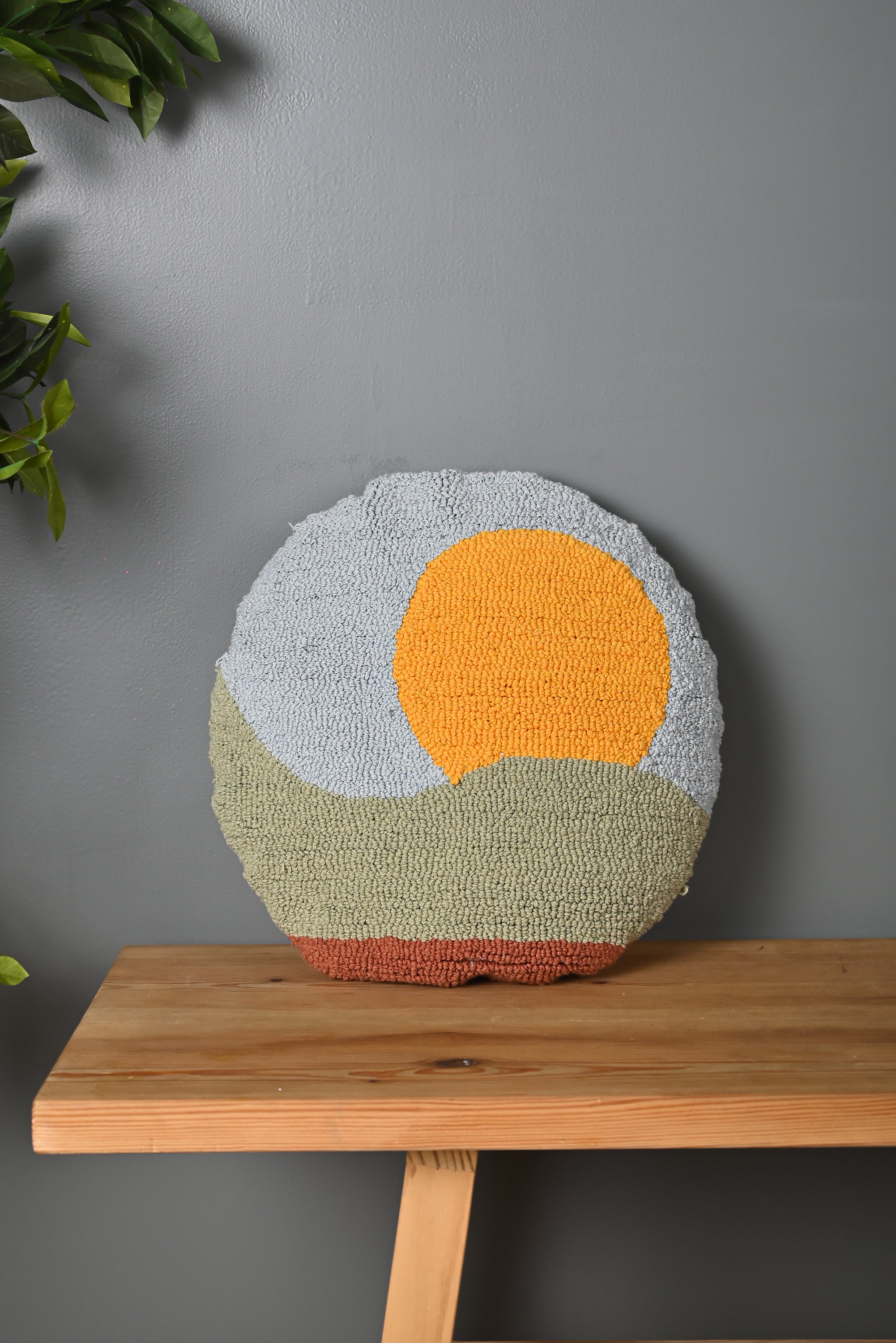 Round Shape Multicolor Truffted Cushion Cover