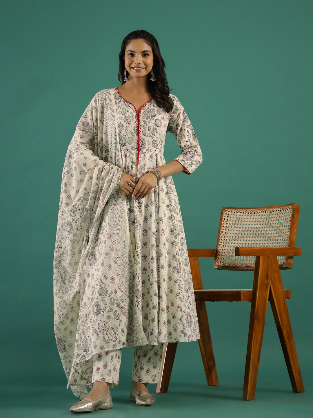 Set of 3 V-Neck Floral Printed Kurta Set