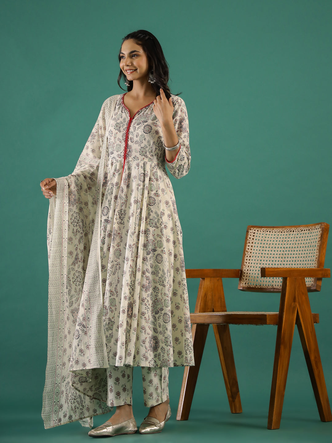 Set of 3 V-Neck Floral Printed Kurta Set