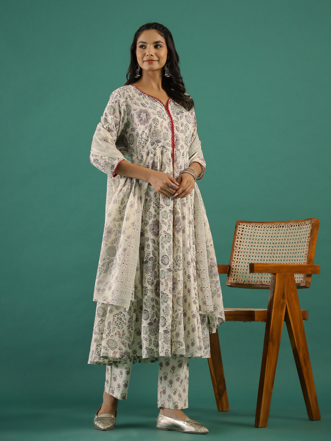 Set of 3 V-Neck Floral Printed Kurta Set