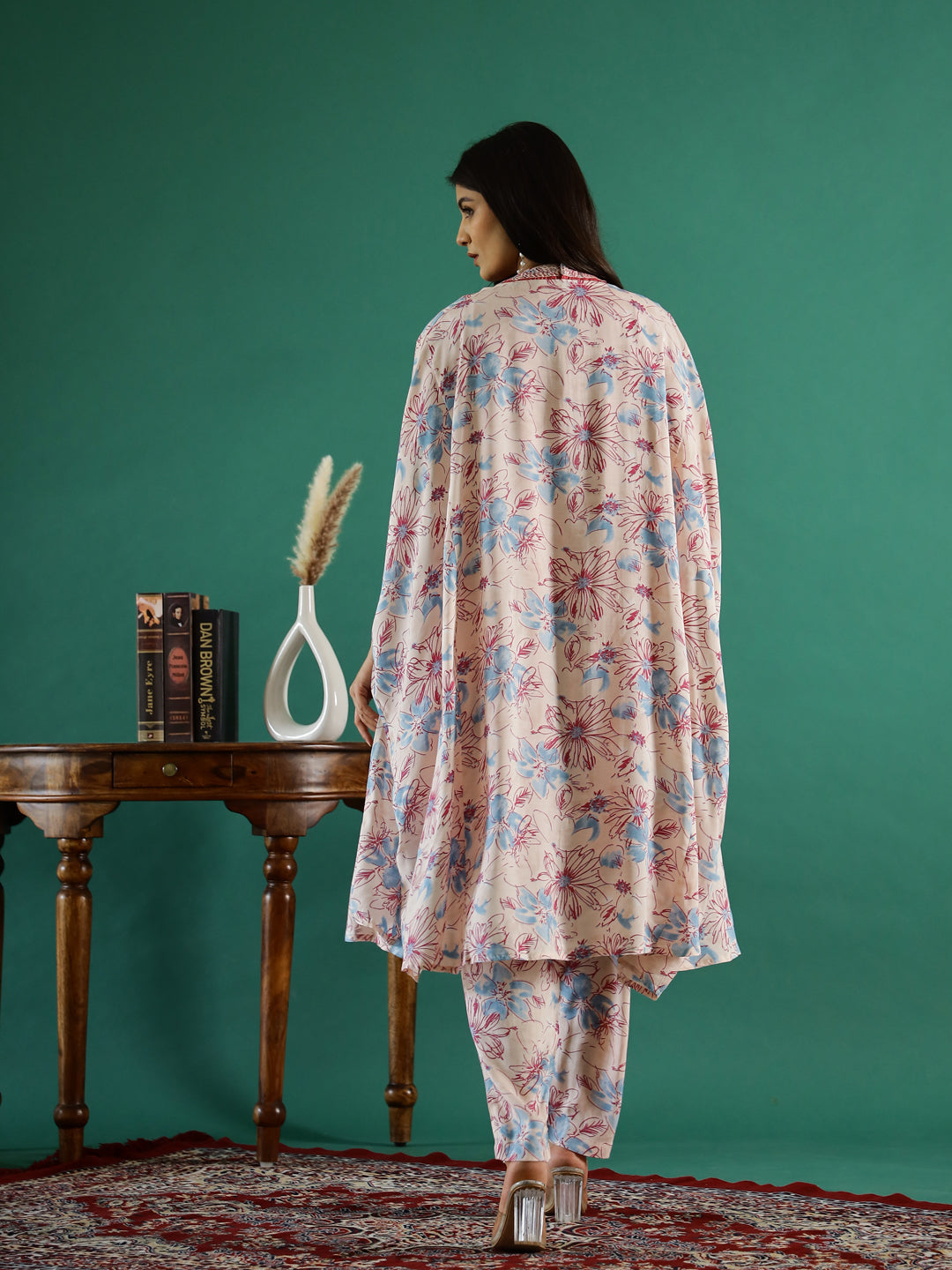 Women' s Floral Printed Silk Blend Straight Kurta with Trousers