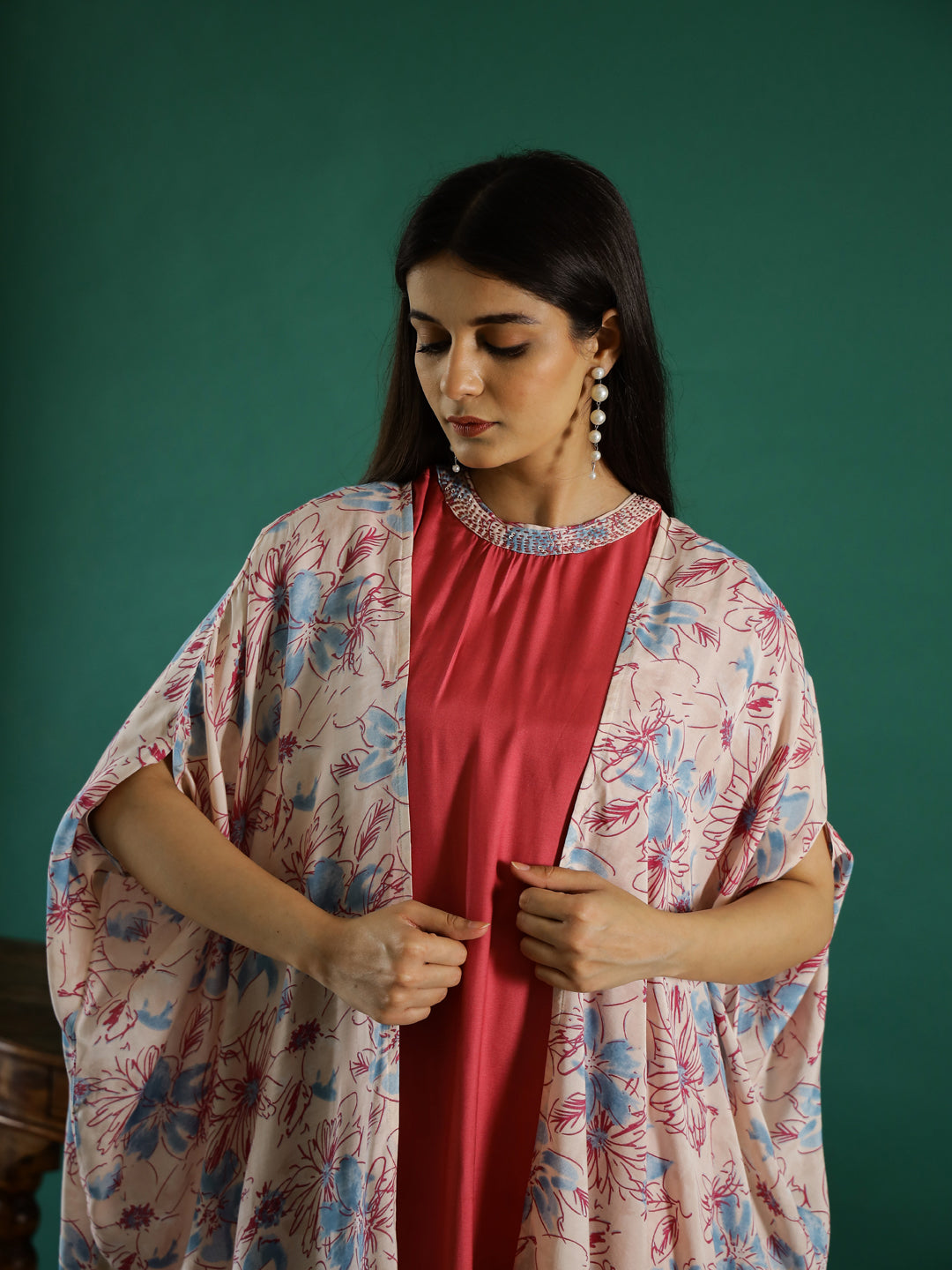 Women' s Floral Printed Silk Blend Straight Kurta with Trousers