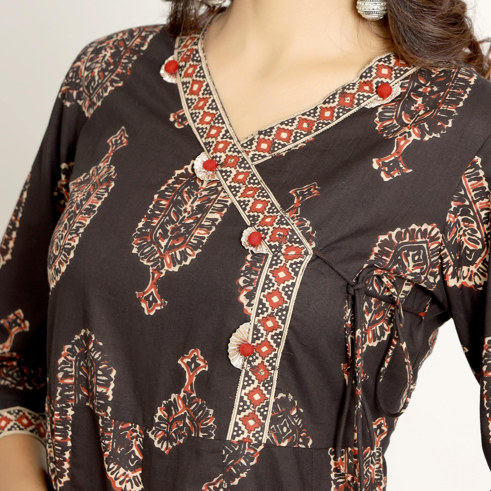 Rang Deep Women Black & Red Cotton Kurti