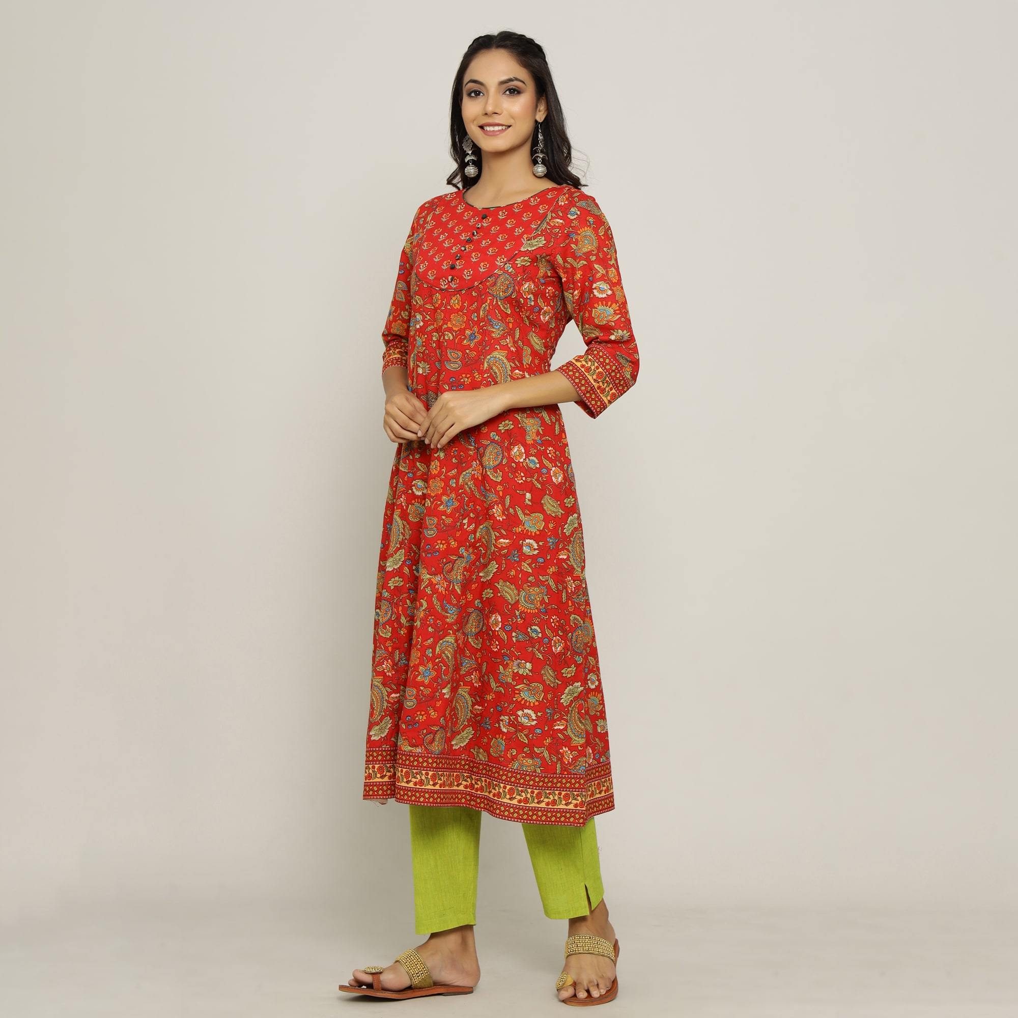 Rang Deep Women Set of Red  & Green Cotton Kurti With Pant