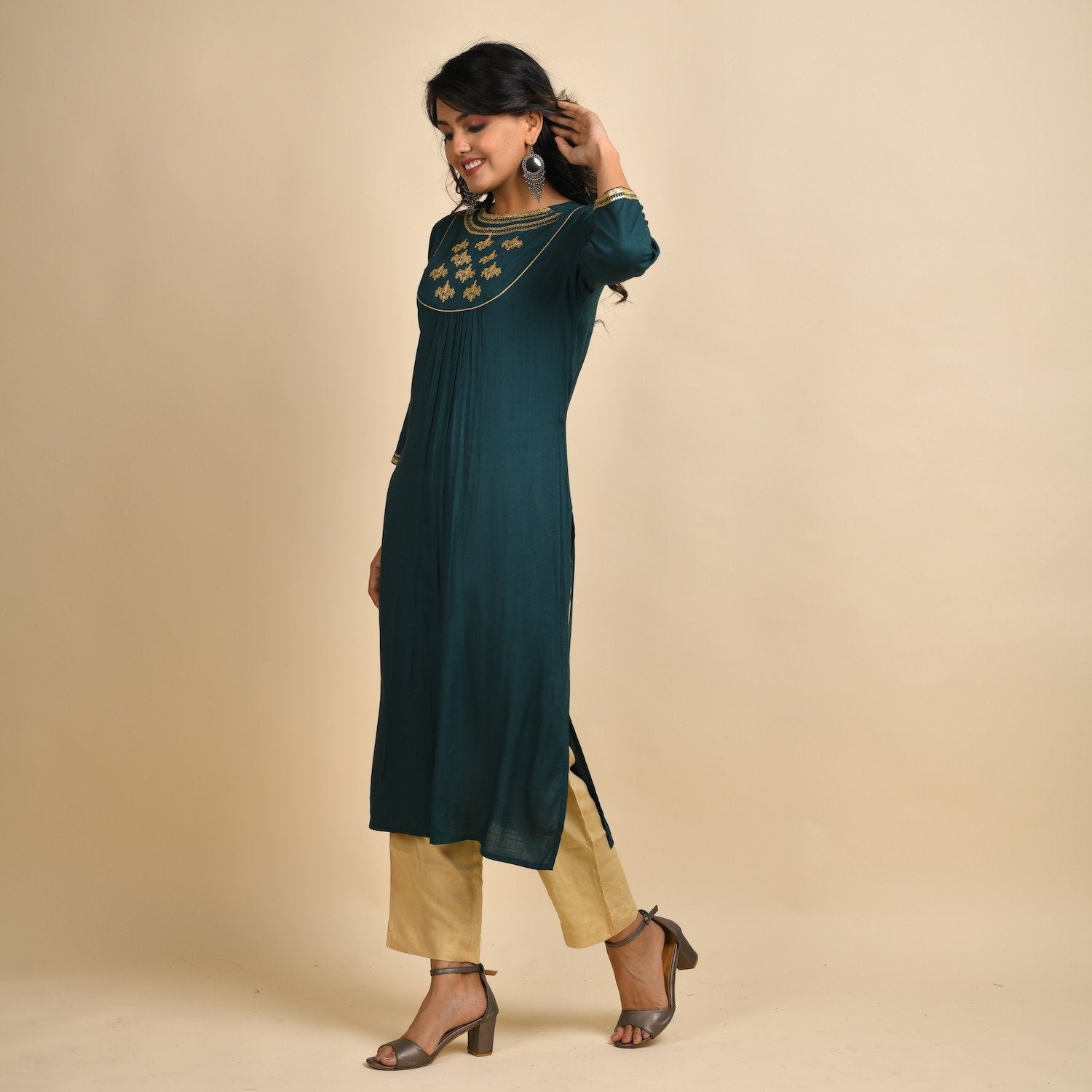 RangDeep Women Rayon Green Embroidered Straight Kurti